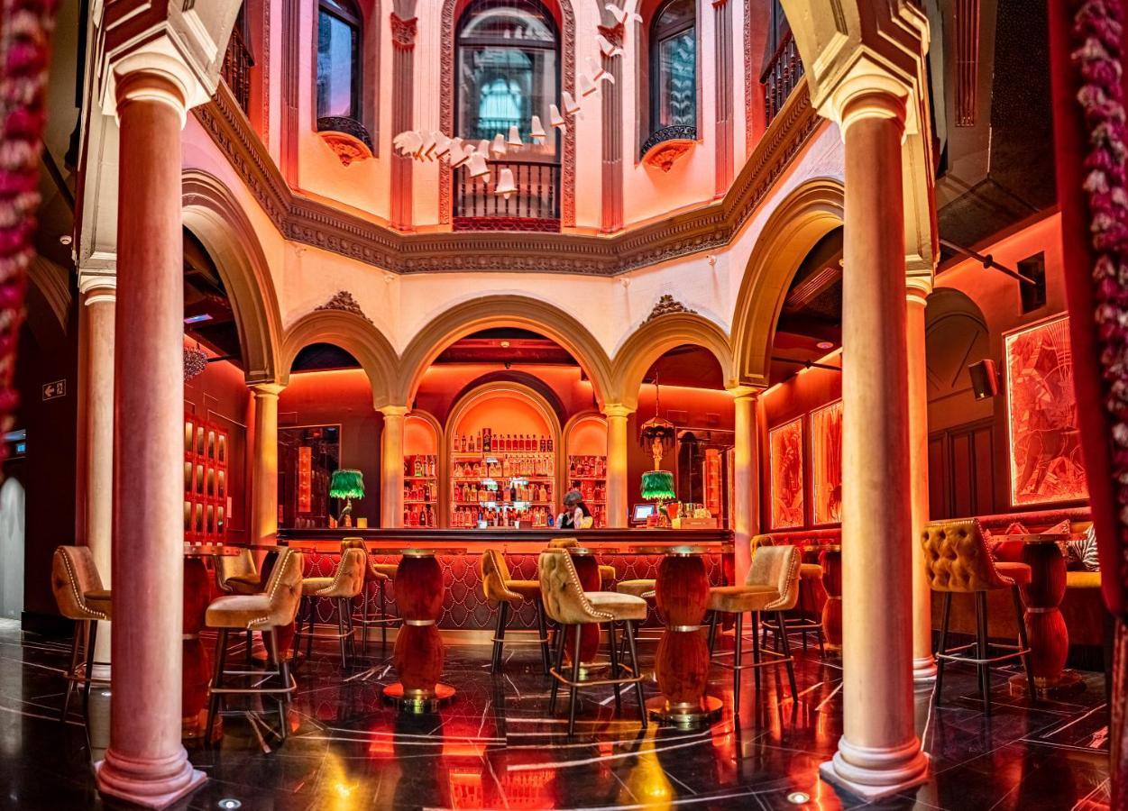 Hotel Lobby Seville Ngoại thất bức ảnh The bar at the nightclub
