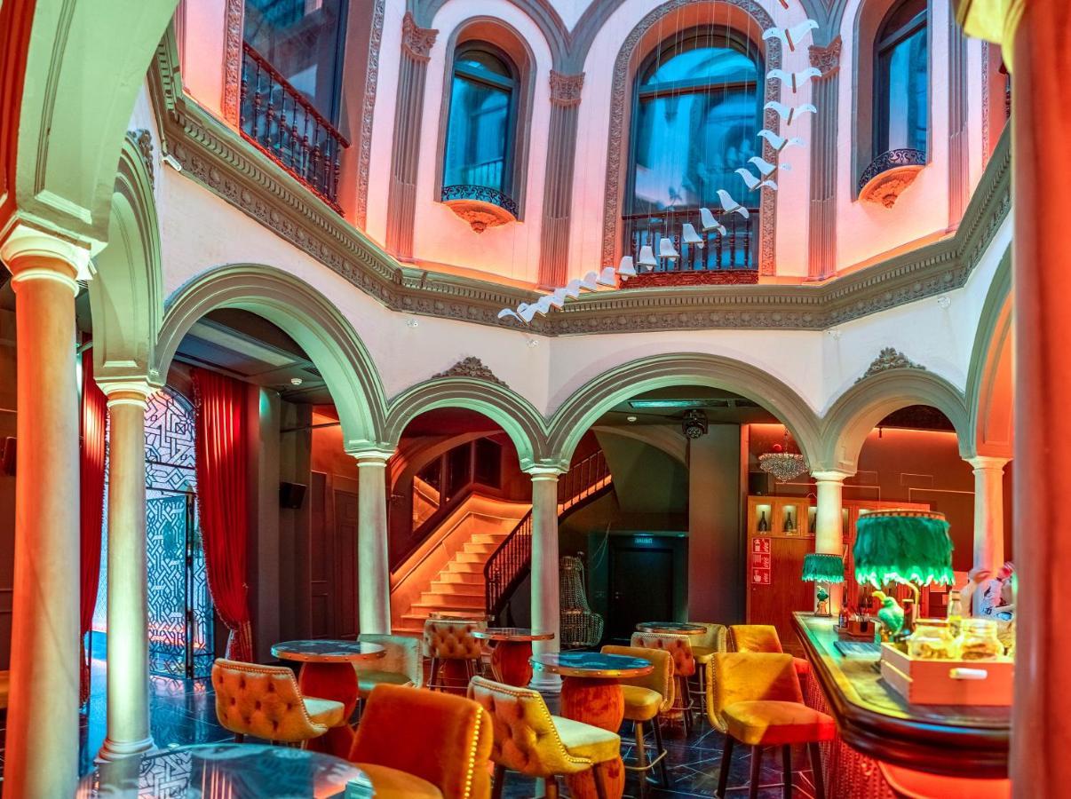 Hotel Lobby Seville Ngoại thất bức ảnh The interior of the nightclub