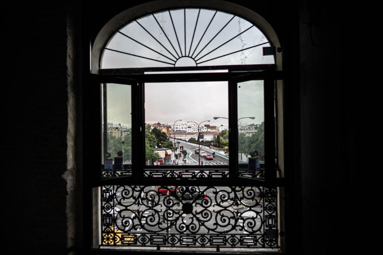 Hotel Lobby Seville Ngoại thất bức ảnh View from the window of the palace