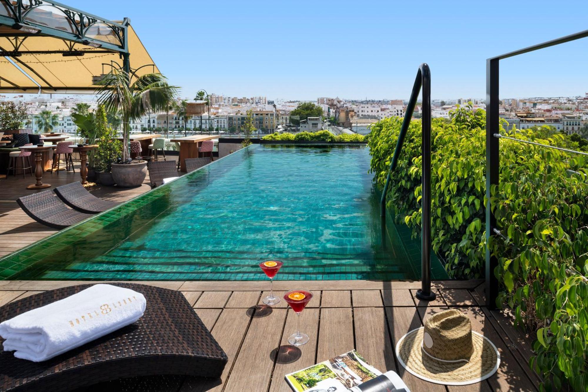 Hotel Lobby Seville Ngoại thất bức ảnh Rooftop pool