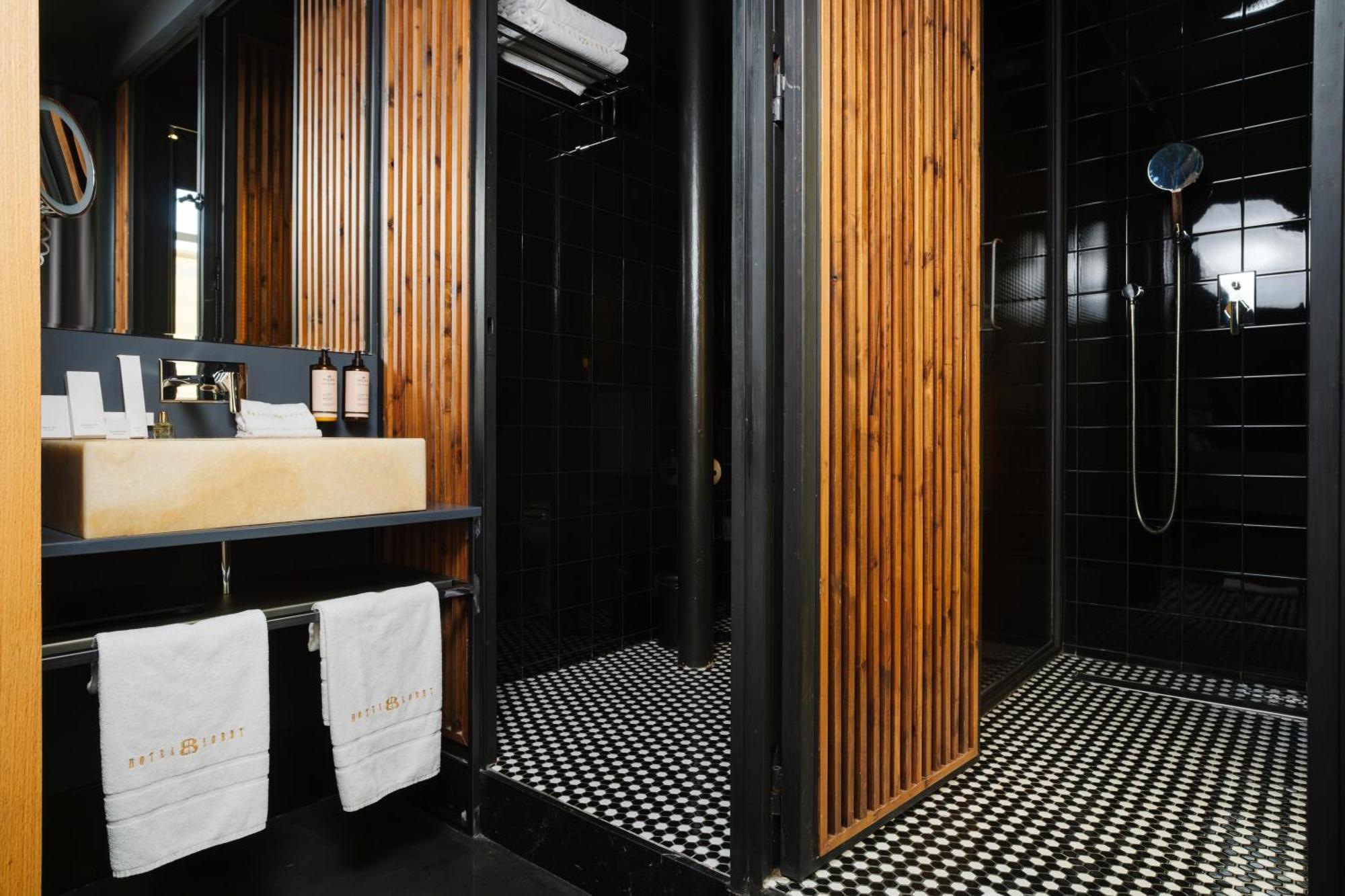 Hotel Lobby Seville Ngoại thất bức ảnh Bathroom