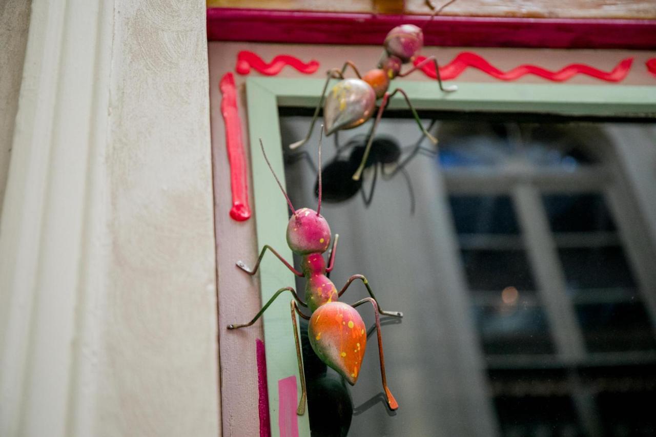 Hotel Lobby Seville Ngoại thất bức ảnh A toy ant